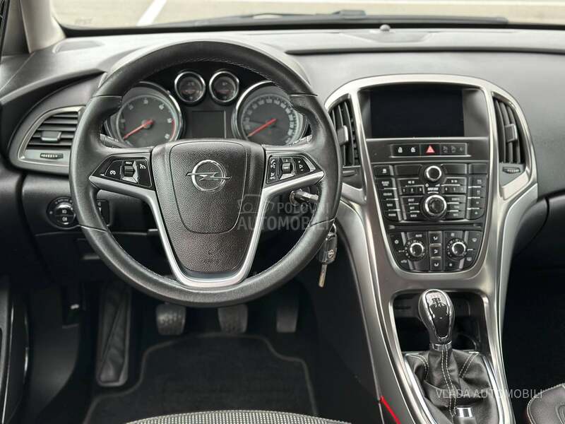 Opel Astra J 1.7CDTI NOVA COSMO