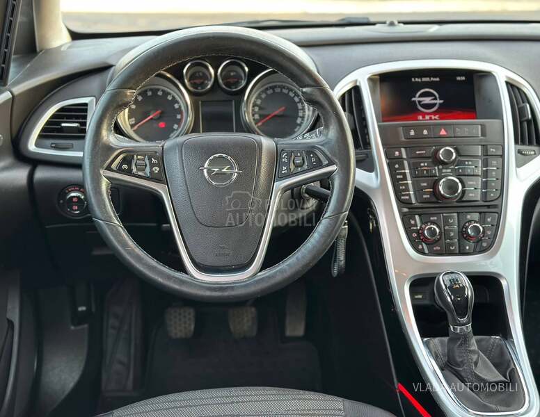Opel Astra J 1.4 TURBO NOVA COSMO