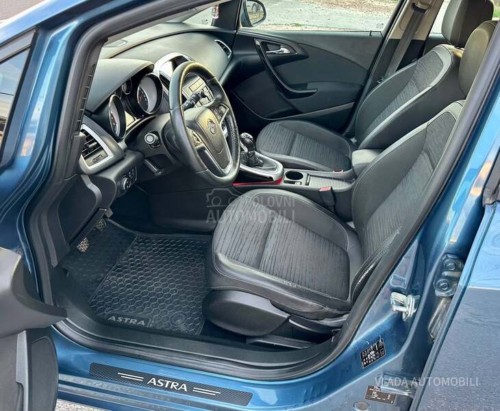 Opel Astra J 1.4 TURBO NOVA COSMO