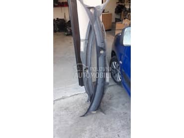 Plastika ispod haube za Volkswagen Golf 4