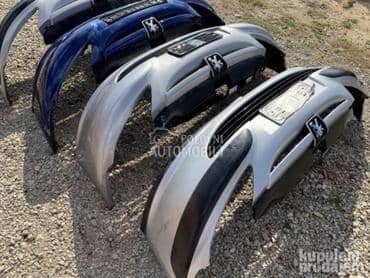 Prednji branik.vise boja za Peugeot 307