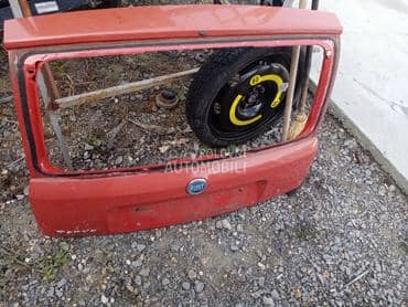 Gepek vrata crvena za Fiat Panda od 2004. do 2010. god.