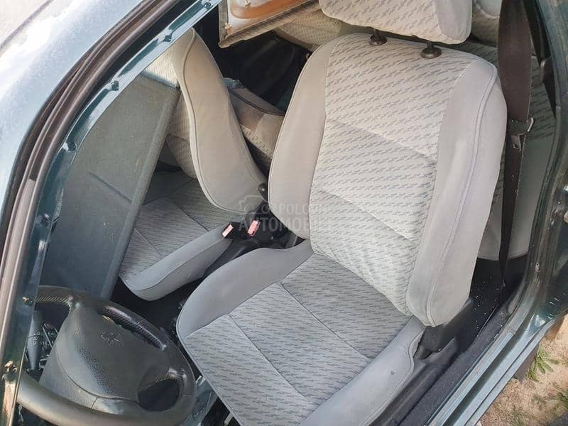 Peugeot 106 -  kompletan auto u delovima