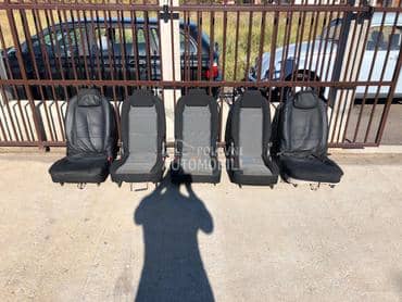 Sedista u gepeku,pomocna za Peugeot 307