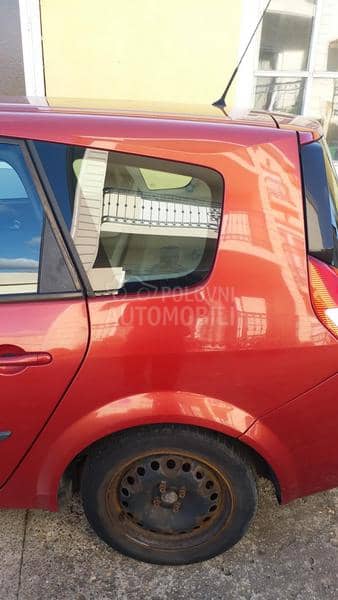 Zadnje levo bocno staklo