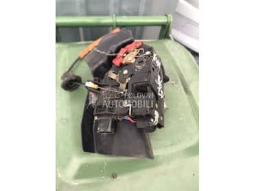 Zadnja desna brava sa 7 pinova za Audi A4 od 2001. do 2008. god.