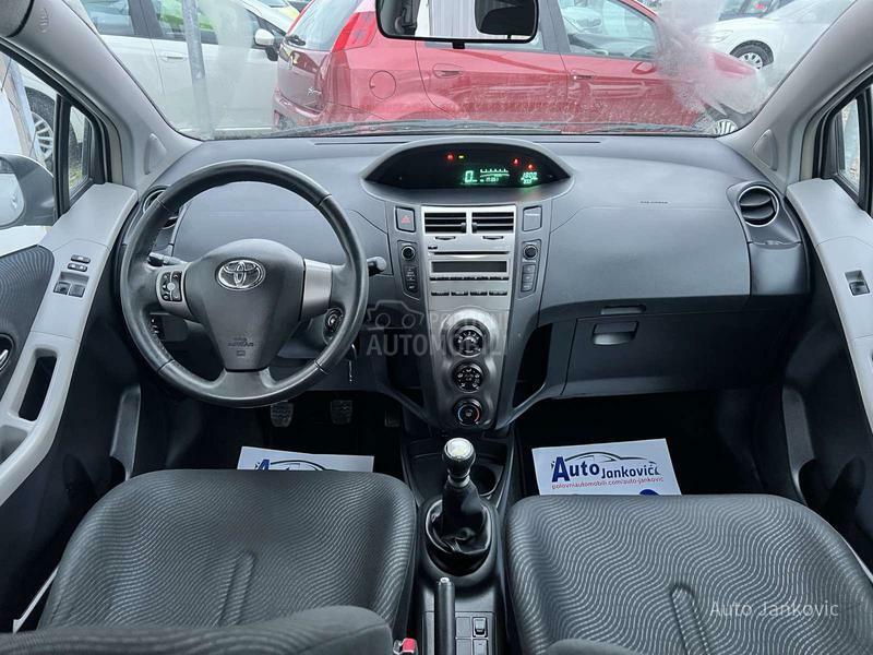 Toyota Yaris 1.3     CH