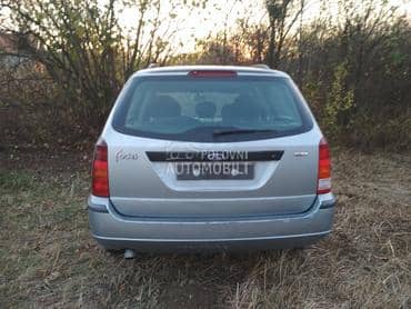 Ford Focus 2004. god. -  kompletan auto u delovima