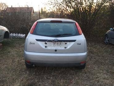 Ford Focus 2001. god. -  kompletan auto u delovima