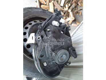 desni far za Renault Ostalo od 2002. do 2006. god.