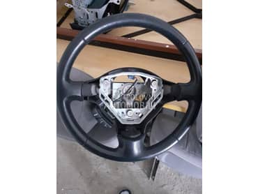 volan sa komandama za Toyota Yaris