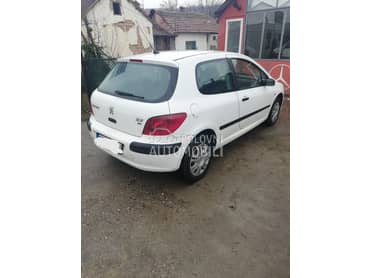 delovi pezo 307 za Peugeot 307 za 2002. god.