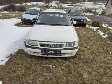 Opel Astra F -  kompletan auto u delovima