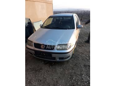 Volkswagen Polo 2001. god. -  kompletan auto u delovima