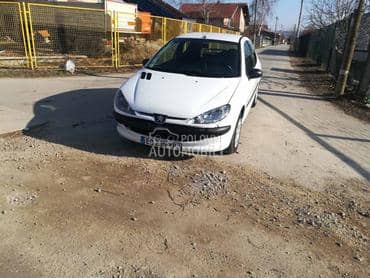 hauba prednja za Peugeot 206 od 1998. do 2010. god.