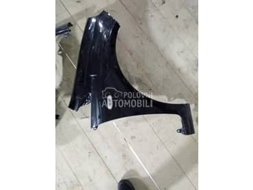 Desno krilo crno za Fiat Grande Punto od 2006. do 2010. god.