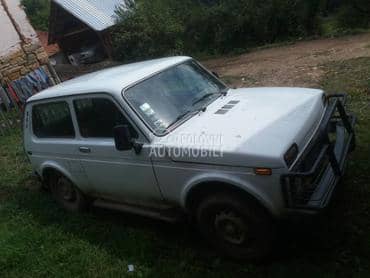 Lada Niva -  kompletan auto u delovima
