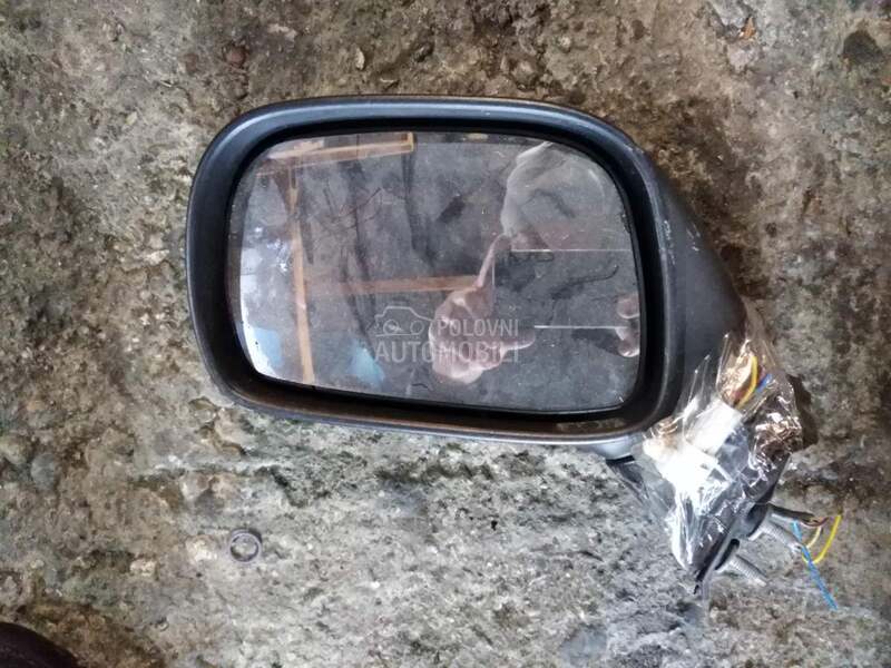 Levi retrovizor