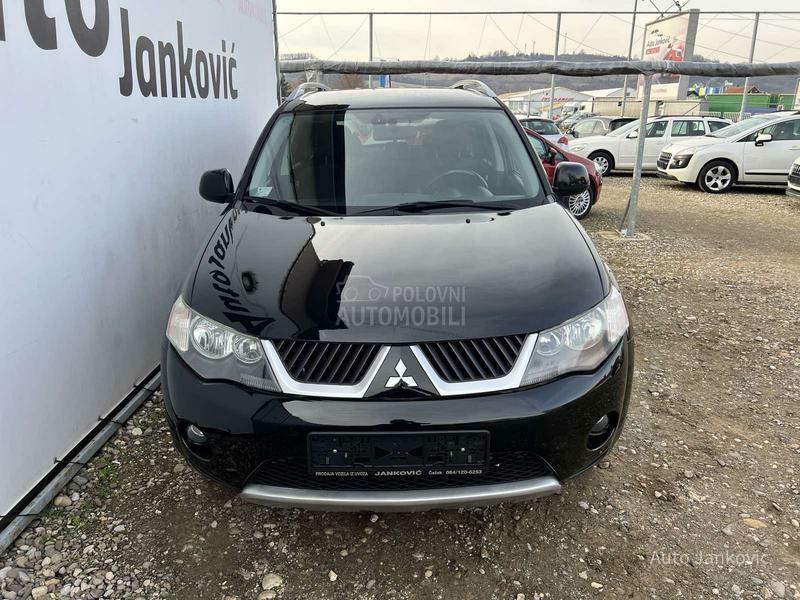 Mitsubishi Outlander 4 x 4