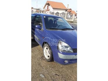 Renault Clio 2003. god. -  kompletan auto u delovima