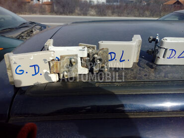 serke vrata za reno trafik