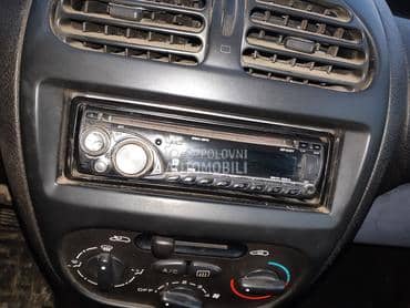 CD plyer JVC sa usb za Peugeot 206