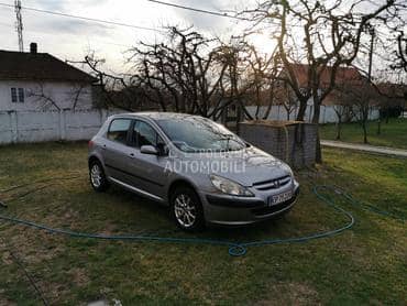 Farovi za pezo 206,307,207 za Peugeot 307 od 2001. do 2005. god.