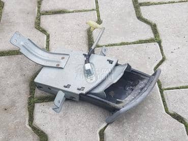 pepeljara za Toyota Previa od 2000. do 2006. god.