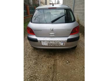 branik zadnji sivi za Peugeot 307 od 2001. do 2005. god.