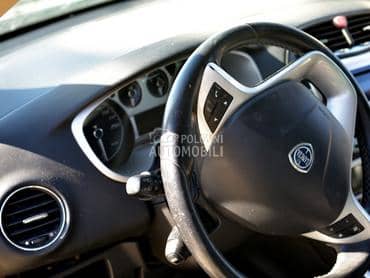 Instrument tabla za Lancia Delta od 2008. do 2014. god.