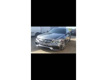 Mercedes Benz E Klasa -  kompletan auto u delovima