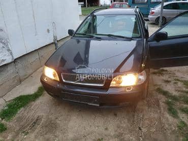 Volvo V40 -  kompletan auto u delovima