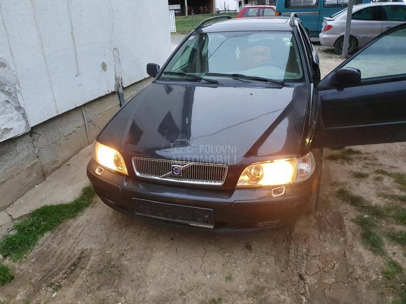 Volvo V40 -  kompletan auto u delovima
