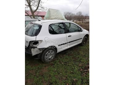 delovi 307 1.4hdi za Peugeot 307 za 2003. god.