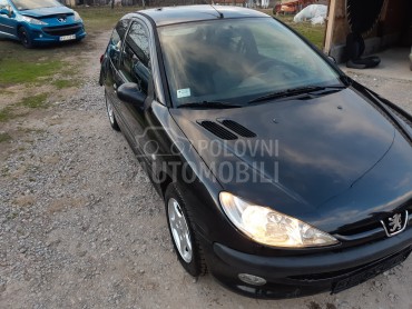 Prednji Branik za Peugeot 206