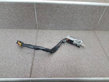 Kontakt brava za Dacia Sandero od 2008. do 2012. god.