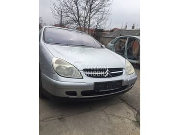 prednji branik za Citroen C5 od 2000. do 2004. god.