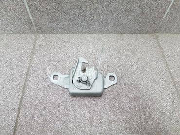 Bravica haube za Dacia Sandero od 2008. do 2012. god.