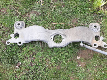 Nosač menjača za Audi A4 od 2001. do 2004. god.