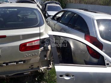 Renault Laguna 2003. god. -  kompletan auto u delovima