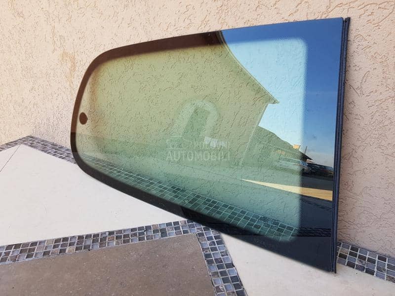 Leptir, bočno staklo