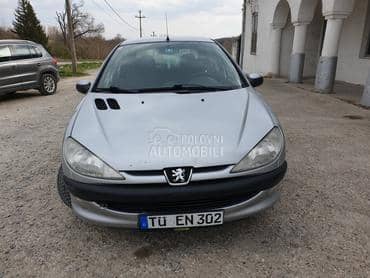 kompletan  auto u delovima far za Peugeot 206 od 1998. do 2005. god.