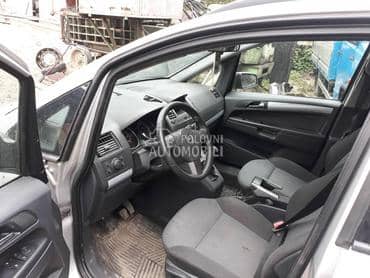 Opel Zafira -  kompletan auto u delovima