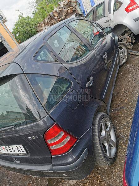 KOMPLETAN AUTO U DELOVIMA
