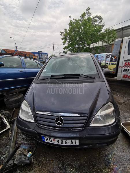 KOMPLETAN AUTO U DELOVIMA