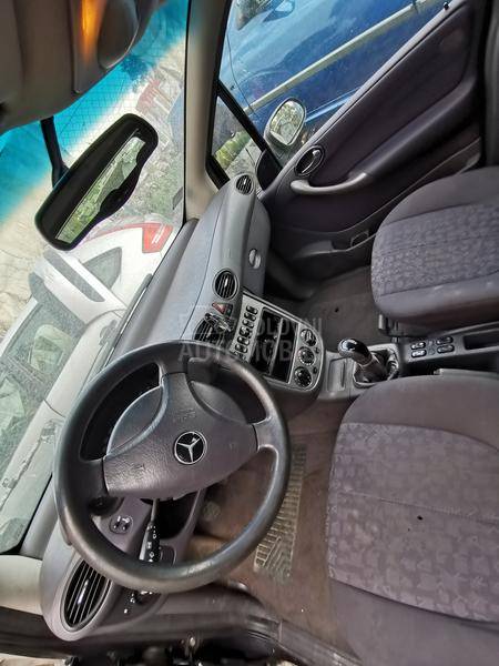 KOMPLETAN AUTO U DELOVIMA
