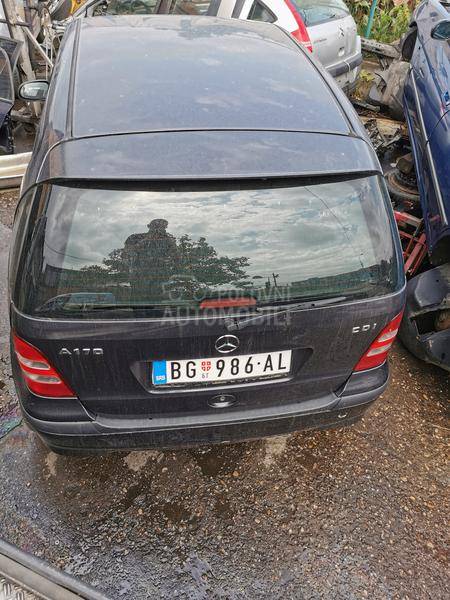 KOMPLETAN AUTO U DELOVIMA