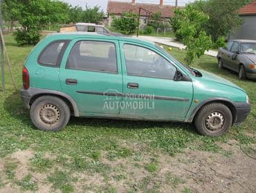 Opel Corsa B -  kompletan auto u delovima