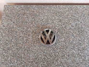 prednji znak u masci za Volkswagen Passat B5.5