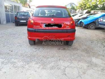 gepek vrata crvena za Peugeot 206 od 1998. do 2009. god.